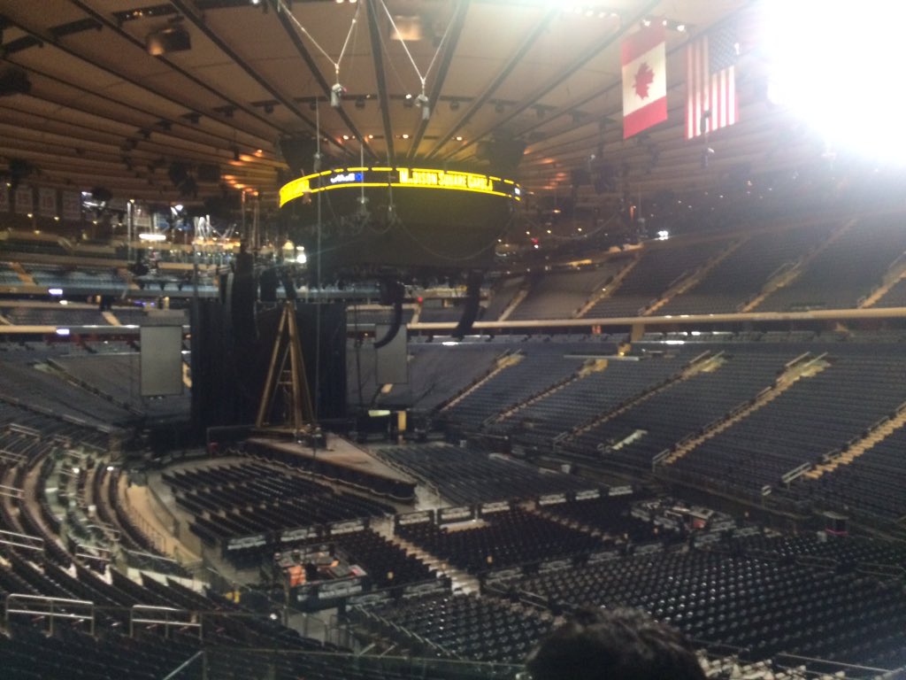 MarcusAHiggins's tweet photo. The most famous arena in the world! Taking @TheGarden tour. #MSGAllAccess https://t.co/gGA5MvK8Zp