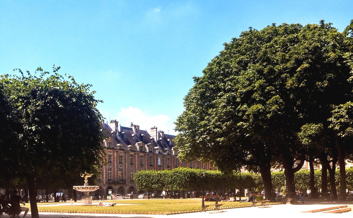 artjingle's tweet photo. A deux pas de la place des Vosges, la Galerie Art Jingle sera ouverte  tout au long du mois de juillet. Profitez de l'été pour découvrir des  œuvres hautes en couleur. https://t.co/3I39gPZJiC