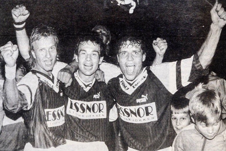 Throwback 1990: KIL slår <a href="/sogndalfotball/">Sogndal Fotball</a> 3-2 i NM-kvartfinalen etter scoringer av Tor Arne Sannerholt, Per Gunnar Dalløkken, og Stig Inge Bjørnebye💪👊 <a href="/RetroSportNorge/">RetroSportNorge</a> <a href="/KILToppfotball/">Kongsvinger IL Toppfotball</a> <a href="/stigbjornebye/">Stig Inge Bjørnebye</a> <a href="/sannerholt/">kenneth sannerholt</a>
