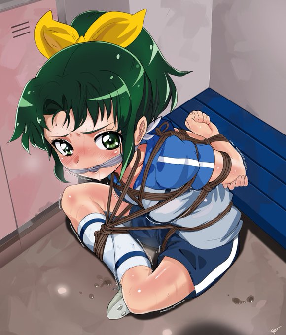 ハーフタイムで相手に襲われたなおちゃん
「あんたの出番はもう終わりだ」
～～～～～～
Nao-chan ambused in the locker room at halftime... 