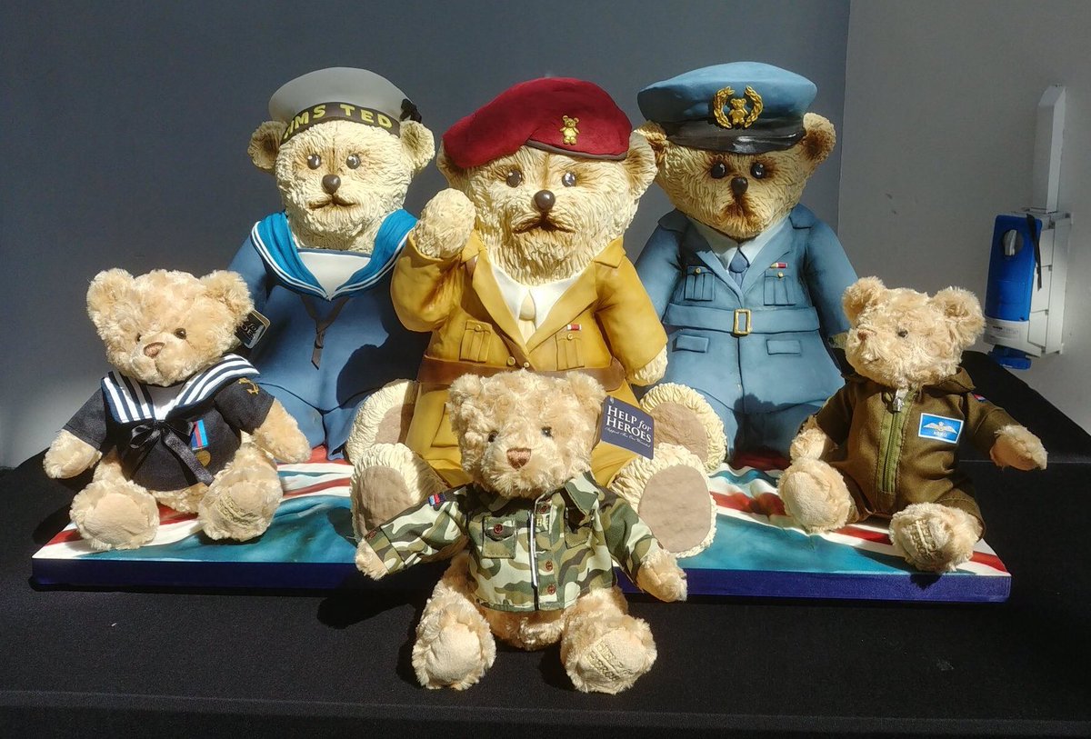 RosieCakeDiva's tweet photo. My cake teds have found some comrades on #ArmedForcesDay2018 😂
At @DerbyUni with @OFLoakfurniture and @HelpforHeroes 

#SaluteOurForces #extremecakemakers #extremecakes https://t.co/v4GyyFXvkb