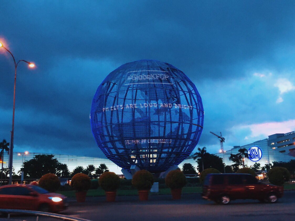 enjoyGLOBE's tweet photo. Took our love and support to another level with @SJPHELFs #ForTheLoveOf Super Junior! 💙✨ #GlobeKPOP #SS7Manila https://t.co/jGp4zH04PX