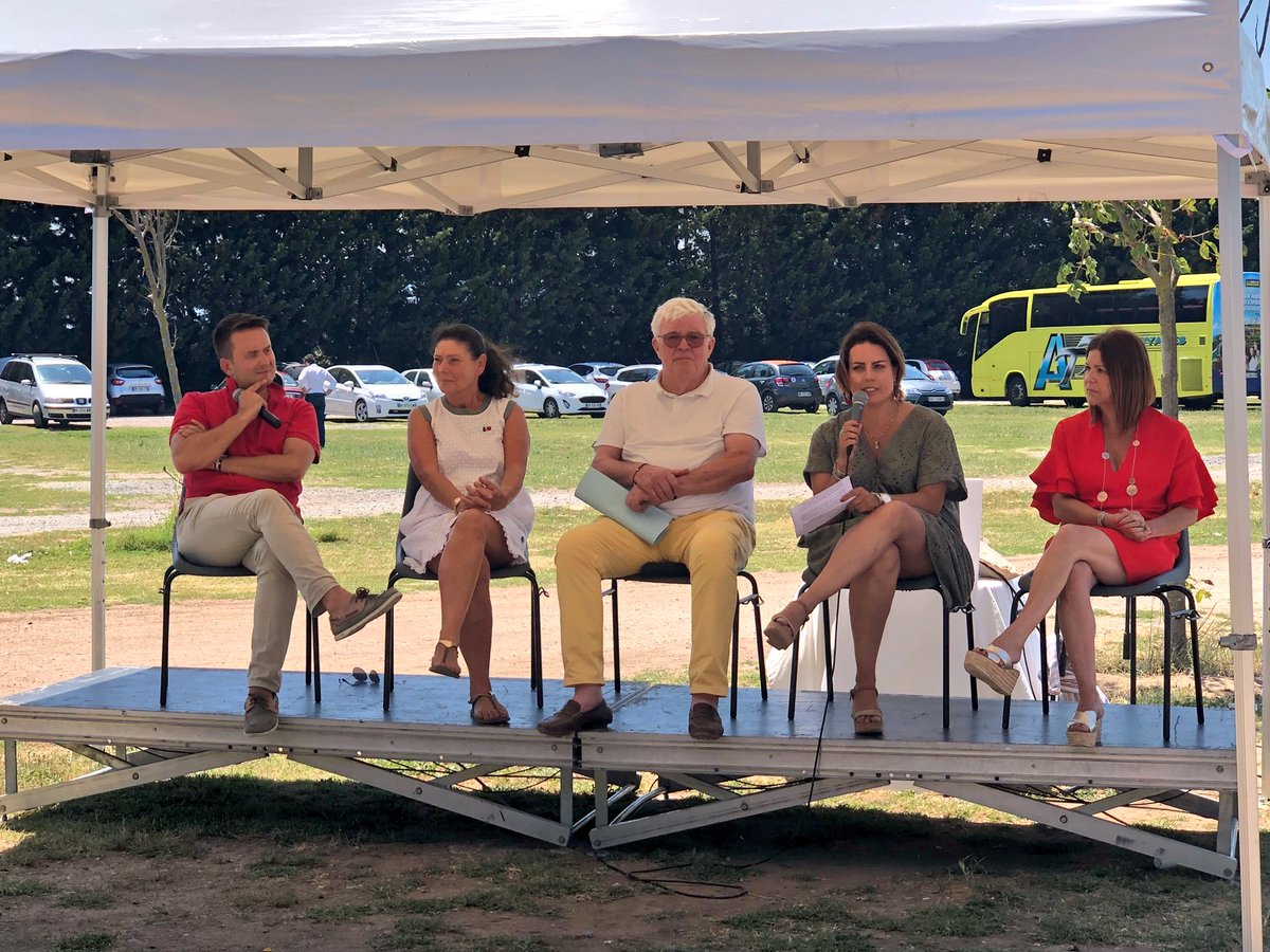 RNational13's tweet photo. 3ème table ronde de la #FêteduDrapeau à #Fréjus sur les #transports et l’aménagement du territoire avec @EleonoreBez Déléguée départementale adjointe #RN13, @MurielFIOL #RN83, JP Daugreilh #RN06, @aNavarranne et @B_LANCINE_ #RN83 cc @rn_paca @RNVar_officiel @RN06_officiel https://t.co/IlKlQ91DV2