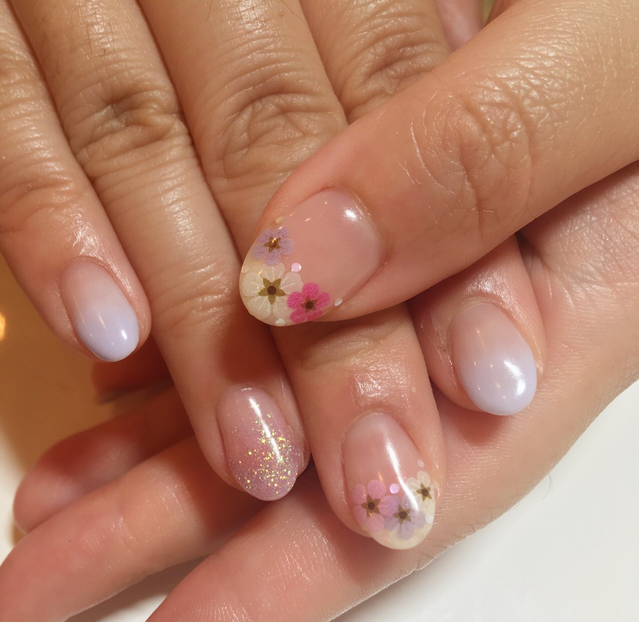 Twitter 上的 Athena Nailsalon Take1分コース 押し花ネイル カラフルなお花がとても可愛いですね ラメもあって華やかです 押し花 押し花ネイル グラデーション グラデーションネイル 夏 夏ネイル ネイルデザイン ネイルアート Nail Gel Summer