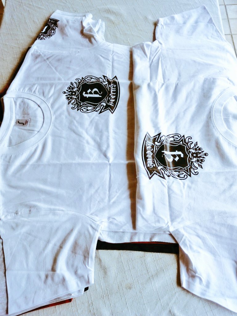 Beerus_BCBG's tweet photo. Commandez et Obtenez dès maintenant votre pack de T-shirts griffés "B€€RÜ$" en nous joignant au (+237) 697471579 
#Beerus #FB #FrontLabel #ToGodBeTheGlory #BCBG #BrandNew #GoodFits #StreetWear  #BeFashion #BeSwagg #BeRelax #UrbanMood #BeDressedByBeerus🇨🇲👕👓💯 
♚B.C.B.G♚ https://t.co/uF7Z2Ew0NZ
