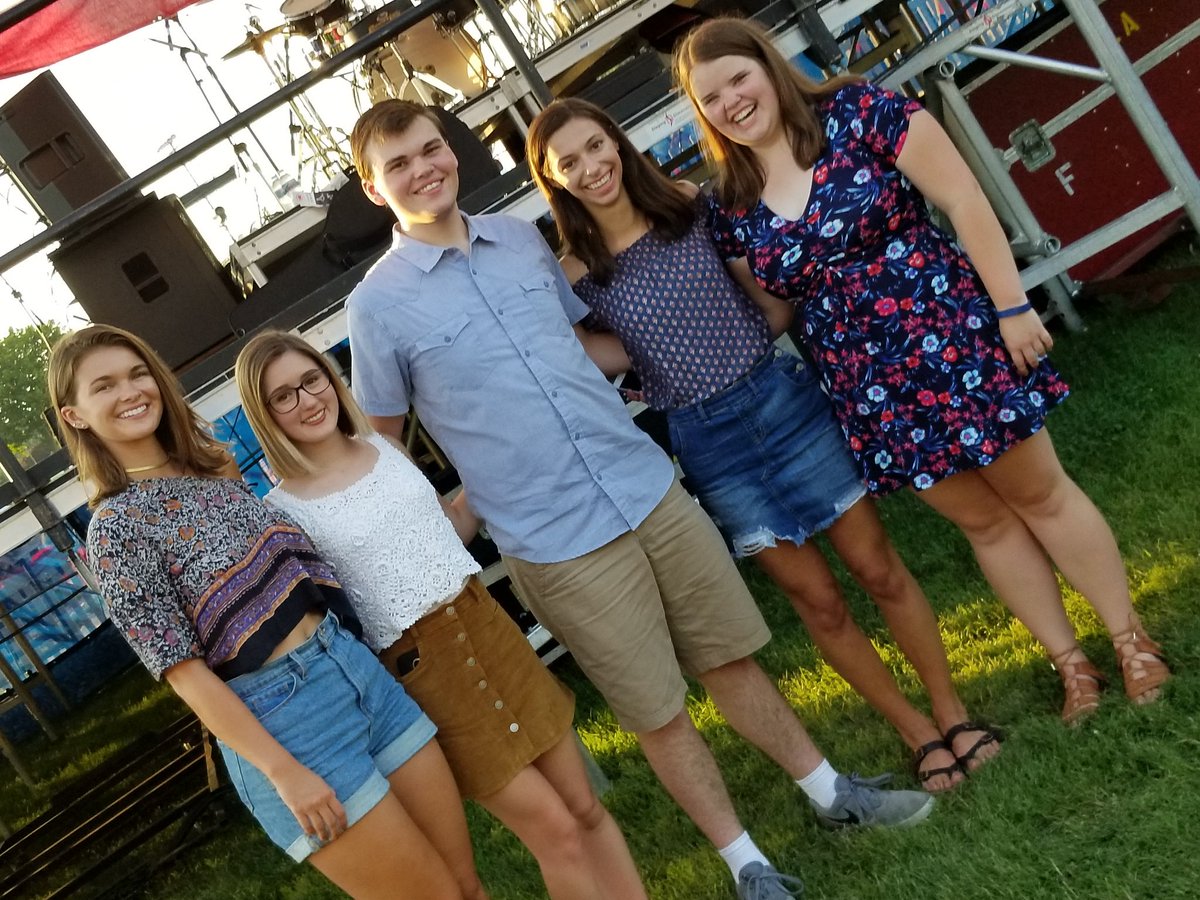 2018 Frontier Day Scholarship Winners! Congrats to all, especially Machaela Leno,  1st Place Visual Arts. #FrontierDays #soproud  @HerseyHuskies @AHParkDistrict @SJS_Principal