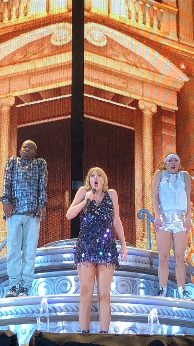 gege_tswift's tweet photo. Miss you @taylorswift13 @taylornation13 💗💗💗 #TaylorSwift #TaylorNation #ToastToRepTour #repTourDublin #mypic https://t.co/WfI3WOQ4kw