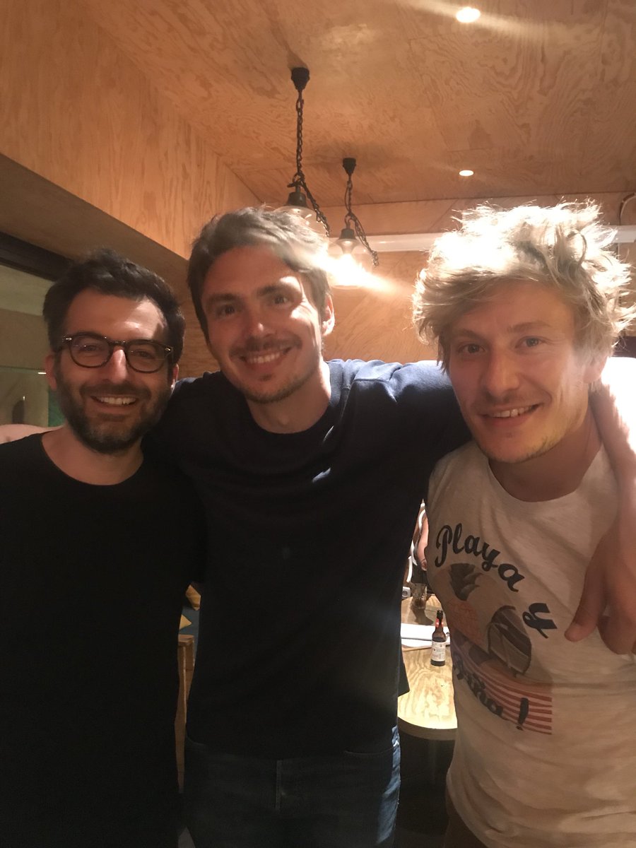 Dire que je suis bien entourée c est un euphémisme : le meilleur de la francophonie 2.0 Cc <a href="/Bnjmngdj/">Benjamin Guedj</a> <a href="/GuillermoGuiz/">Guillermo Guiz</a> @TuPeuxTweeterG #BdayGirl