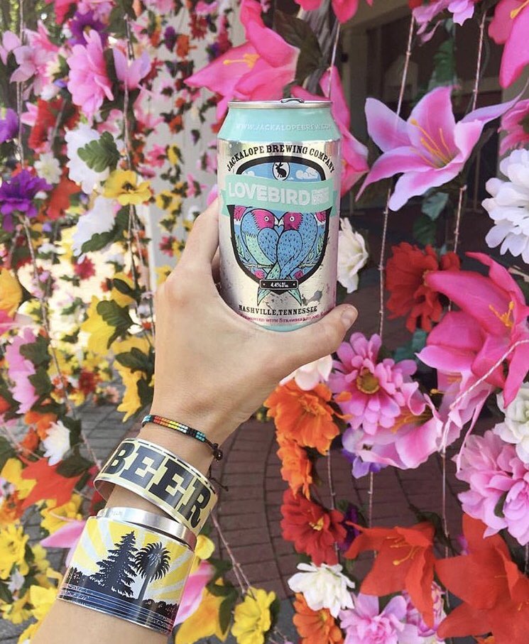 BarJackalope's tweet photo. Today we’ll be serving at PORTER FLEA, the coolest summer market in town with 150+ local and independent vendors. There’ll be two ✌🏼Jackalope bars set-up with beers to complement the shopping. 10am-6pm at the Fairgrounds today, free to enter

🌊⛱🏝😎 #porterflea @PorterFlea https://t.co/gwONPOxGsB