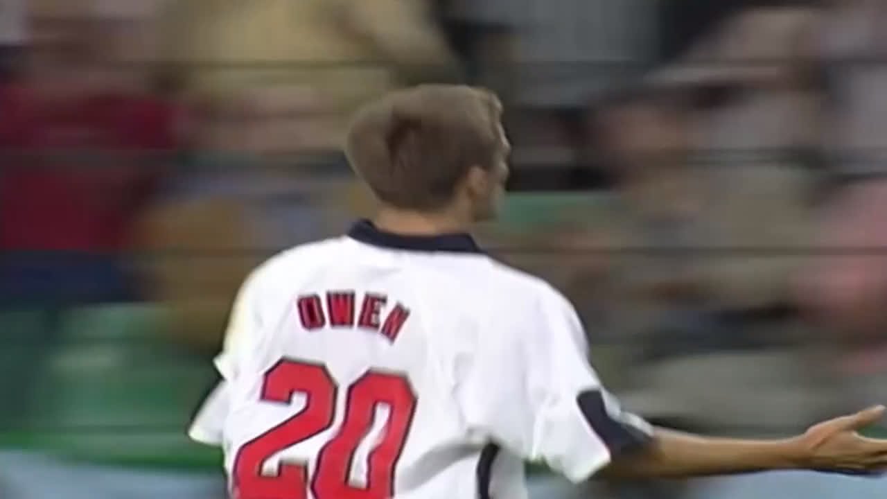 Happy Birthday to 2001 Ballon d\Or winner Michael Owen     
