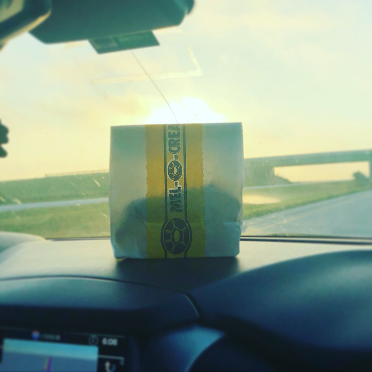 EmilyMartin225's tweet photo. Today itβs Indiana and Ohio, and it started with a Caramel Long John from the only donut place that matters. As long I get coffee by 10, we should be good to go. #melocream #maketimeformemories https://t.co/r2dSGUVQxZ