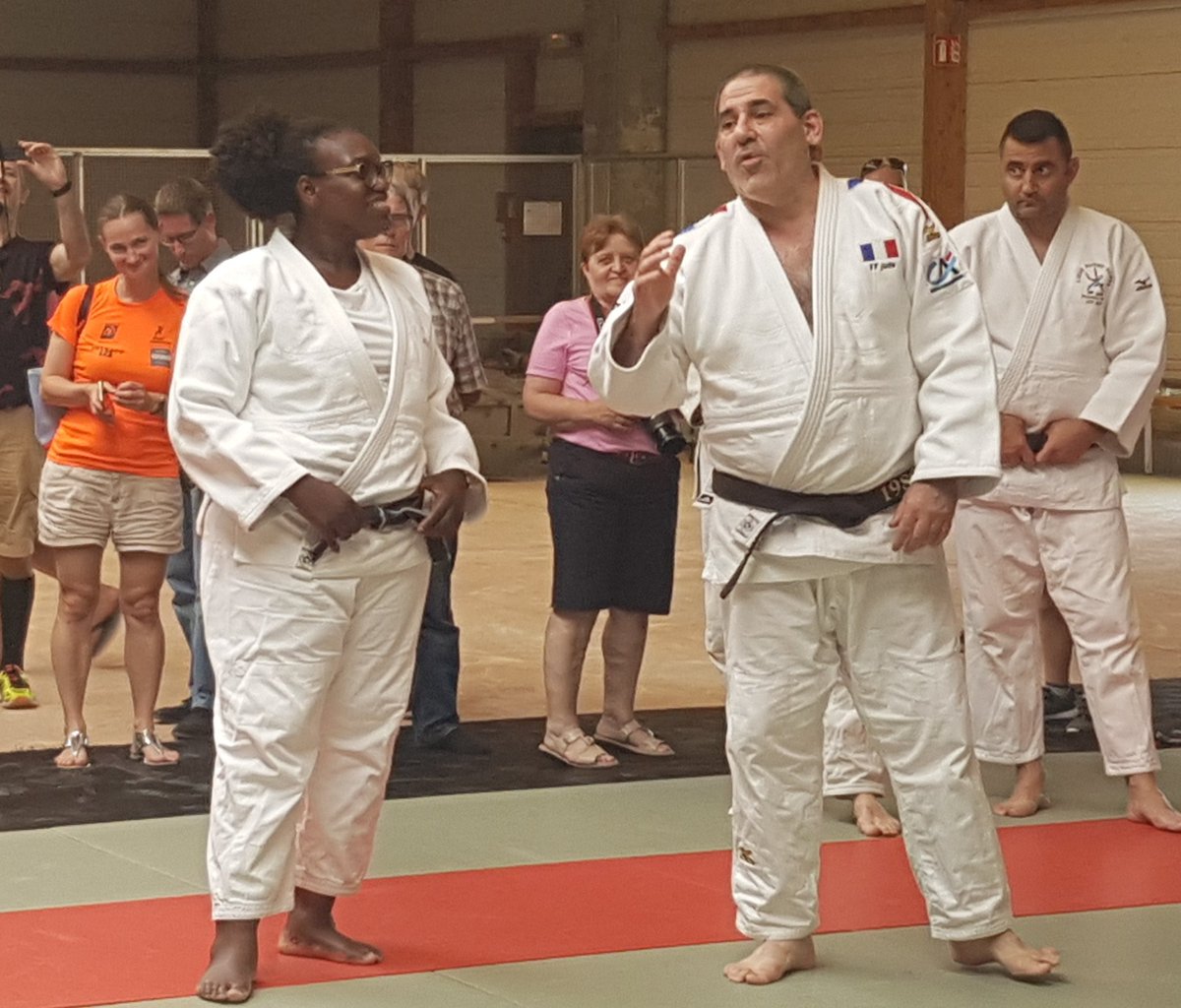 nadphotocom's tweet photo. Le Comité @AinJudo fête aujourd'hui ses 50 ans en accueillant @emilieandeol Médaillée d'or aux Jeux Olympiques de 2016 : un grand moment d'émotions pour les championnes de France qui ont lancé les festivités @ca_centrest @ffjudo_officiel #partenaire  #SportEcoleDeVie  #JUDOCACE https://t.co/uvzluTAXuK
