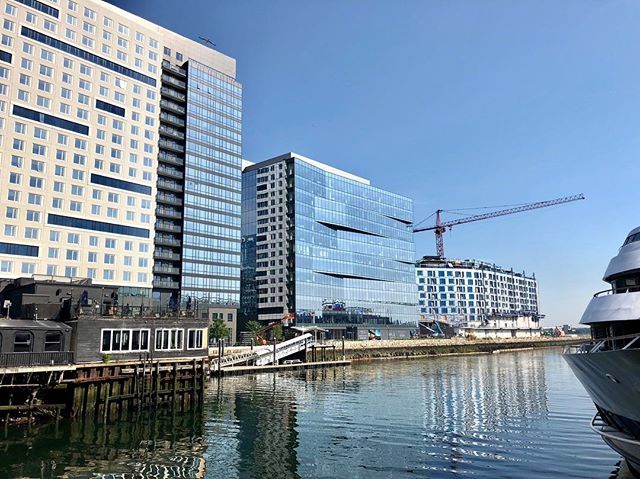 jeffsheehan's tweet photo. It’s hard to believe what the former site of Anthony’s Pier 4 Restaurant has become. #Boston #BostonHsrbor #spiritofboston #Seaport https://t.co/2pIupPYPi8 https://t.co/yr3sOiXE14