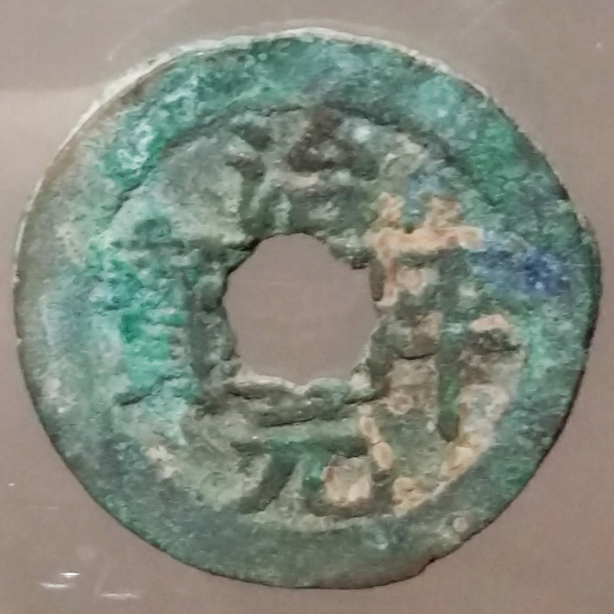 CoinOfNote's tweet photo. This week, for #SaturdayNightCoinShow, I've been going through some Northern Song Dynasty 1 cash coins from China (A.D. 960 - 1126). Here is a #CoinOfNote from Emperor Yingzong of Song, dated 1064 - 1067 https://t.co/r4Yol3KtYP