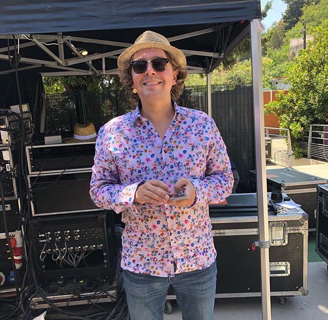 VizoTeam's tweet photo. Amis marseillais vous en avez de la chance, @alexvizorek vous a sorti une belle chemise estivale pour le @mrirefestival !!! https://t.co/aJ2InZAPY4