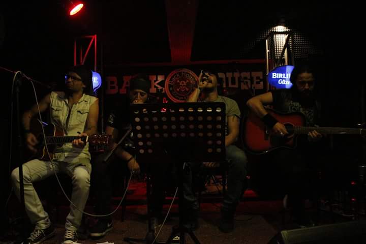 HalvetOfficial's tweet photo. İlk akustik konserimizi dün akşam uzun yıllardır müdavimi olduğumuz Back House'da verdik. Çok güzel bir akşamdı. Herkesin ayağına sağlık.
Fotoğraflar için Şafak Uçan'a, sahnede bize eşlik ettiği için Erdem Ocak'a ve eski gitaristimiz Sarp Hasancan Yılmaz'a çok teşekkürler. https://t.co/yjG7siEVus