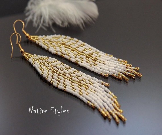 NativeStylesJew's tweet image. 4"Seed Beaded Feather Earring,Native Indian Style White Gold~Bohemian Leaf Seed Bead Work~Long Bohemian Fringe~Native American Inspired BOHO Come Visit! #beadedearring #whitenative #seed4seed etsy.me/2HSw5Fe
