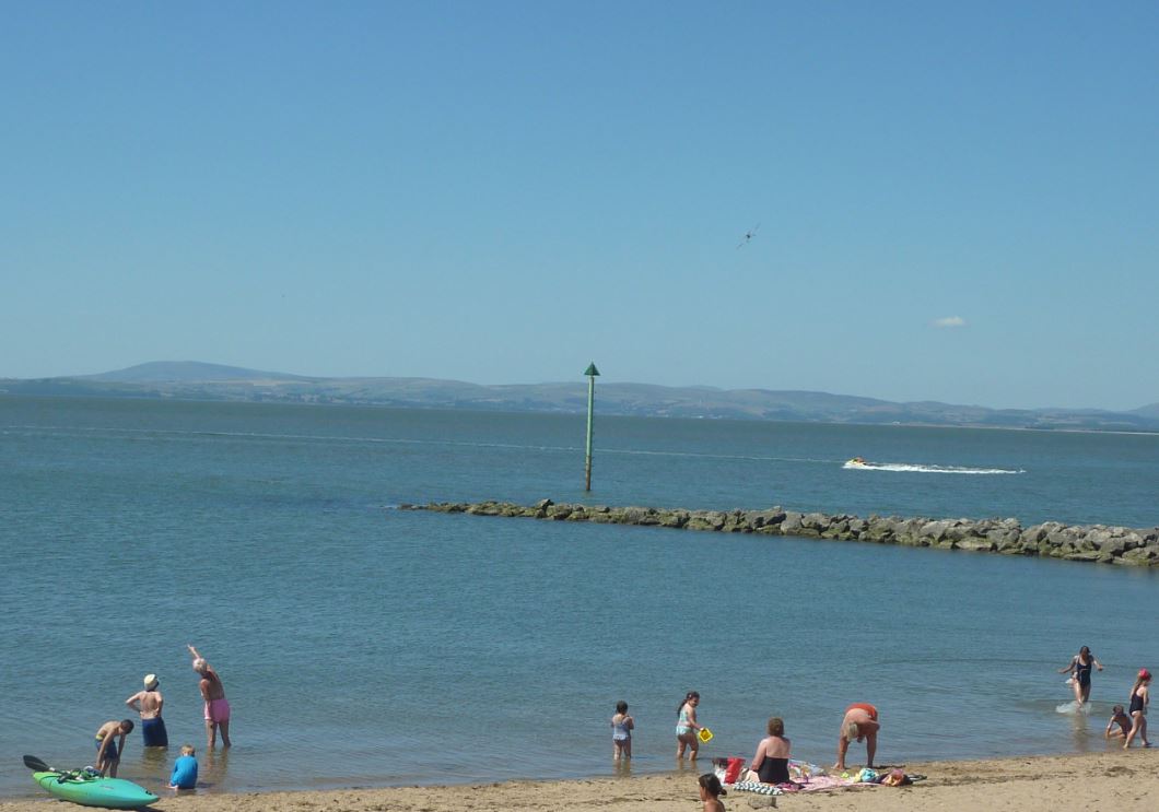 KatharineJewitt's tweet photo. Lots of aircraft aerobatics &amp; loop the loops by the #HighG Bulldog and Chipmunk in formation for #ArmedForcesDay2018 #Morecambe #MorecambeBay @highgft https://t.co/UpclEeSUwr