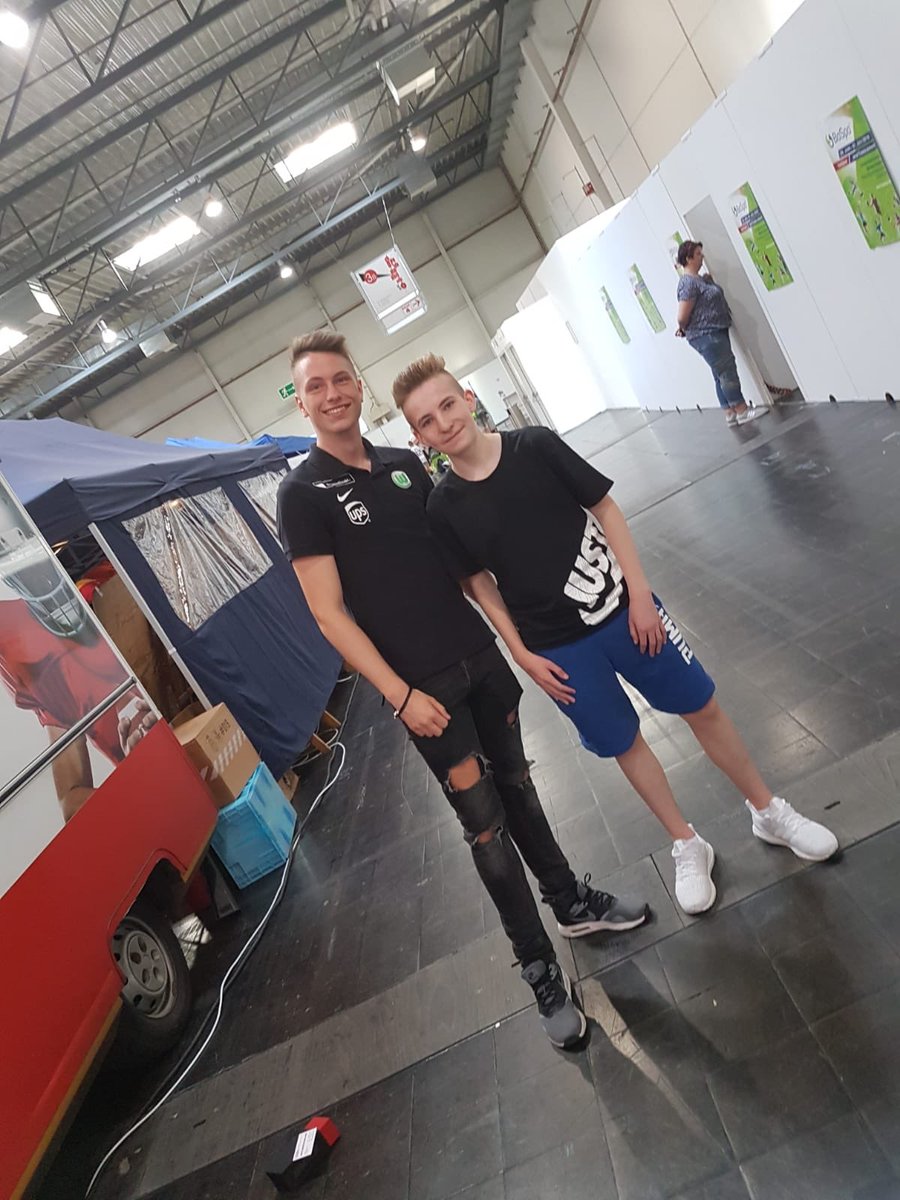 riskit_gaming's tweet photo. 🔥Jannis „FubArena“ T. siegt souverän in der Gruppenhase 🔥

Beim Turnier in Dortmund auf der #BaSpo konnte sich @FubArena_ souverän den Gruppensieg ohne Punktverlust sichern. 

Highlight war der 5:0 Sieg gegen @AzZzeFIFA von Team @ATNattax.

Morgen geht es weiter! https://t.co/PNziJH5Q92
