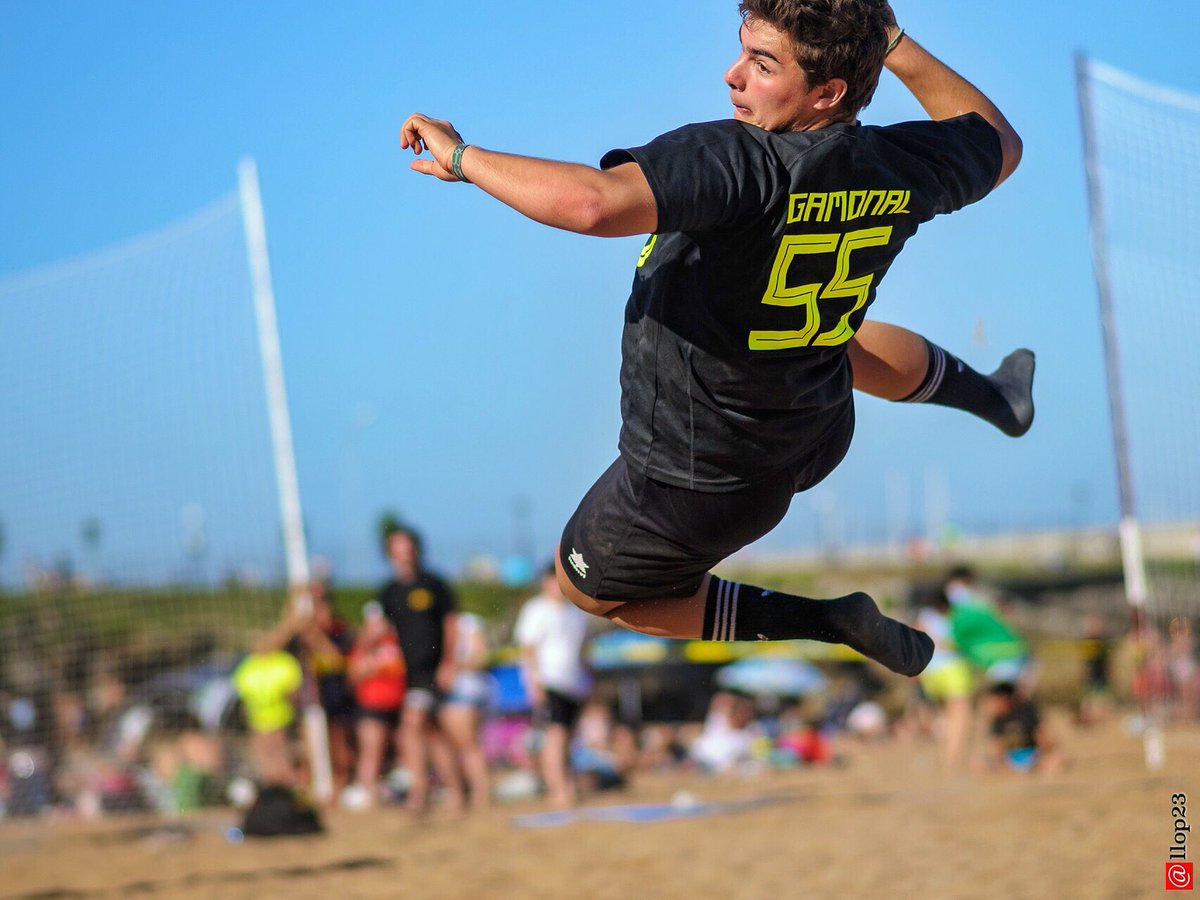 llop23's tweet photo. Con el @bmpluanco acaba la temporada del @ausevamaristas @BM_Vetusta #Juvenil Fin de ciclo para algunos... Mucha suerte en el futuro a los que dejan el #Balonmano después de tantos años. Al resto... hasta Septiembre! https://t.co/U47ZuUfbNj