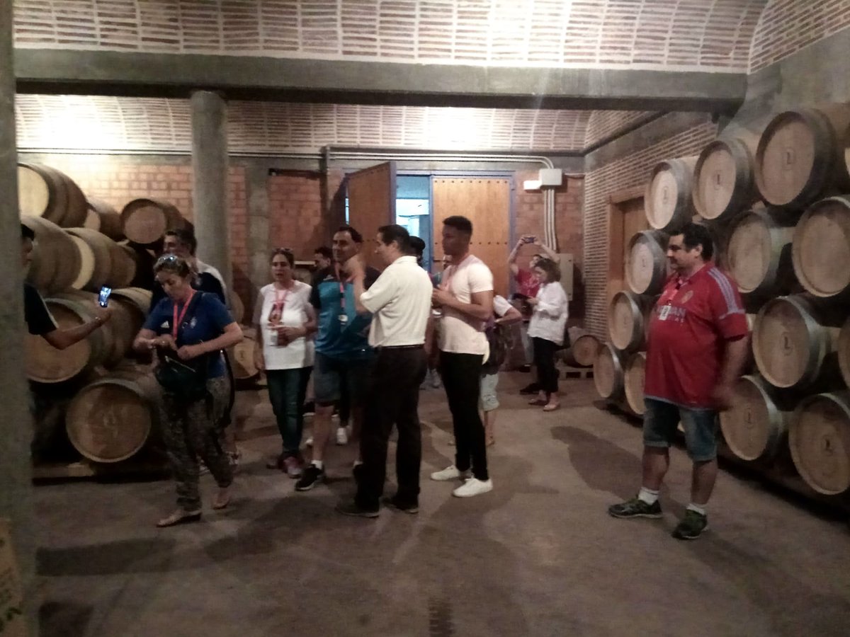 Visitamos la bodega <a href="/La_Legua/">La Legua</a> dentro del Congreso Nacional de Peñas @Valladolid2018 
Estamos aprendiendo un montón sobre el vino 😊