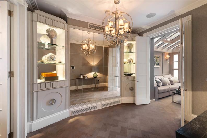 Best_Gapp's tweet photo. RECENTLY SOLD Cliveden Place #Belgravia #London #SW1W a stylishly Grade II listed townhouse with a newly installed passenger lift spacious accommodation and a landscaped garden https://t.co/m9lsAvKKi0 https://t.co/1qXIJB2hbm