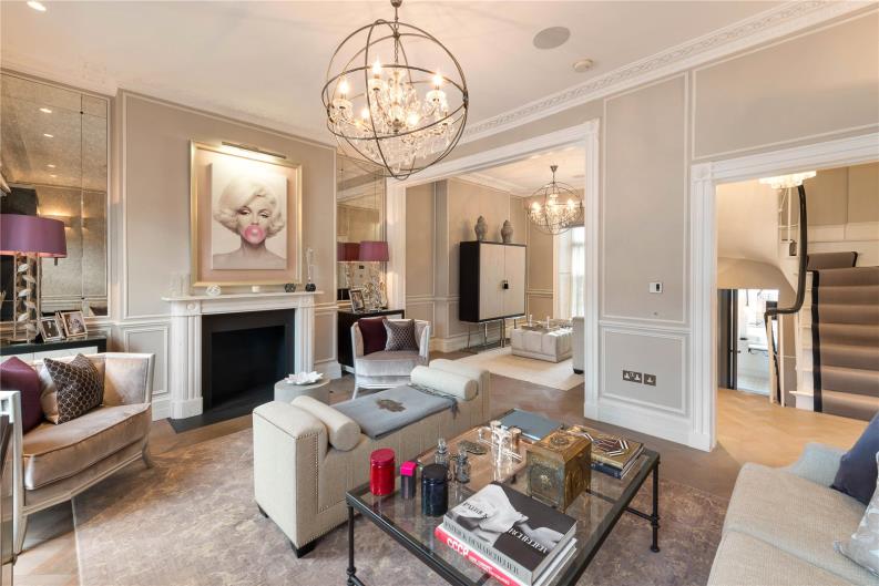 Best_Gapp's tweet photo. RECENTLY SOLD Cliveden Place #Belgravia #London #SW1W a stylishly Grade II listed townhouse with a newly installed passenger lift spacious accommodation and a landscaped garden https://t.co/m9lsAvKKi0 https://t.co/1qXIJB2hbm