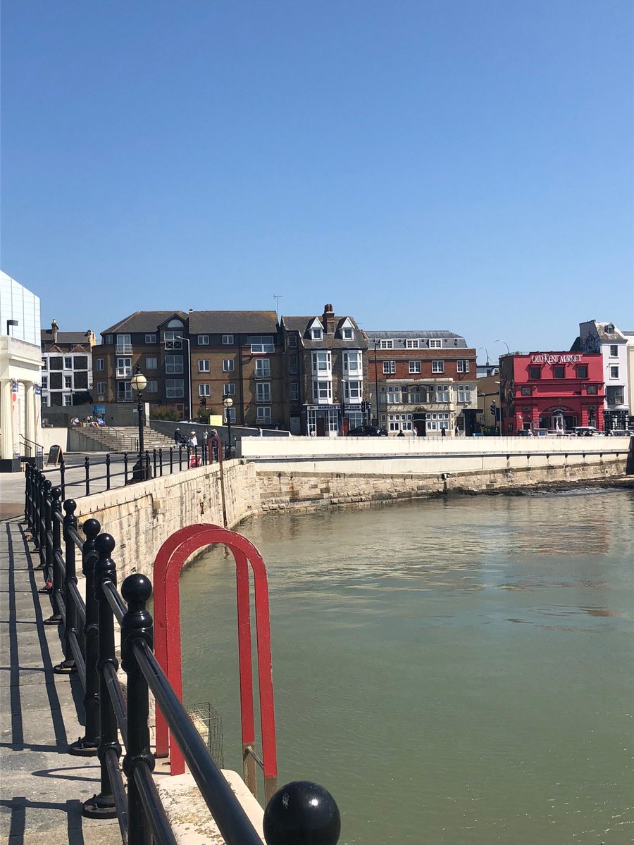 SmugglersCT9's tweet photo. Wonderful day at the seaside https://t.co/L7TrLP6RBi