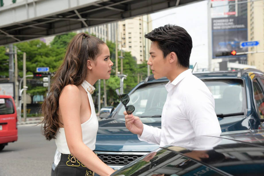 NiaUrassaya's tweet photo. Im so f*cking proud of my princess #yaya #urassayas ! Everybody is going around praising her acting in #BrotherOfTheYear and u guys should go n watch her drama #KluenCheewit too! Superb acting and undenieble chemistry with #mark_prin !! BELIEVE ME! 😉 https://t.co/rCzr5bDQBm