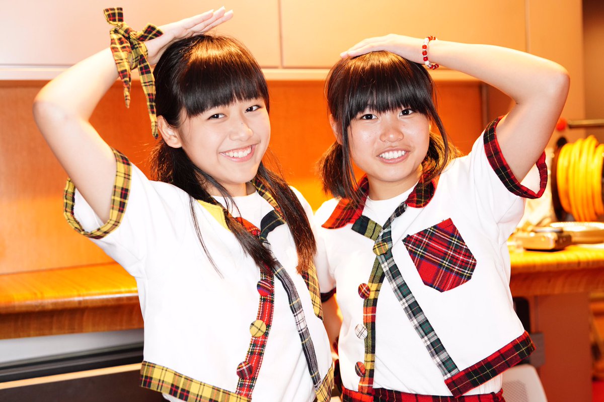 idolldd's tweet photo. 【RIOT BABY 公演】
『渋谷アイドル劇場』
2018.6.30 土
＠渋谷シダックス ���ルチャーホールA
タータンチェック柄Ver衣装

 RIN ＆ AINA

遂に背丈が同じになってたことを確認。
この1年、AINAは緩やかに、RINは驚異的な成長をしたww

#RIOTBABY #RIN #AINA
#渋谷アイドル劇場 #2018jun
#今を生きる https://t.co/oBNCoaQ1Ra