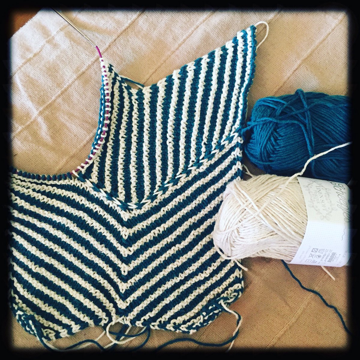 sandretricote's tweet photo. #sandretricote #leidensweater #tricot #scheepjes #scheepjeslinensoft #nathalieselles #knitting #knittersofinstagram #iwearwhatiknit #jeportecequejetricote #knit #tricotaddict #pompommag #leidentee https://t.co/8d7Uk7Tbtw