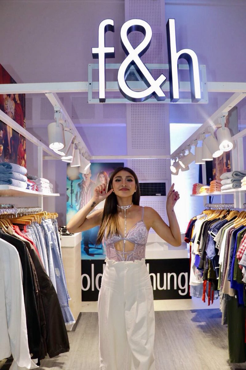 foldedandhungph's tweet photo. Our queen, Nadine Lustre dropping by @foldedandhungph booth at the #LustrousBeautyCon ✨today!

Visit https://t.co/TxE1RWaqUm for latest styles!

#WeAreFoldedAndHung #FHNewArrivals #JaDineWearsFH #JaDine #NadineLustre https://t.co/riPdp7i8jd