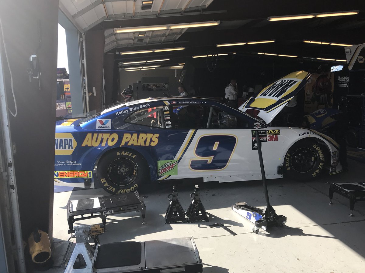 ChicagolndSpdwy's tweet photo. Good morning from a very busy garage area! 

#Overtons400! https://t.co/0lGrPBYuG8