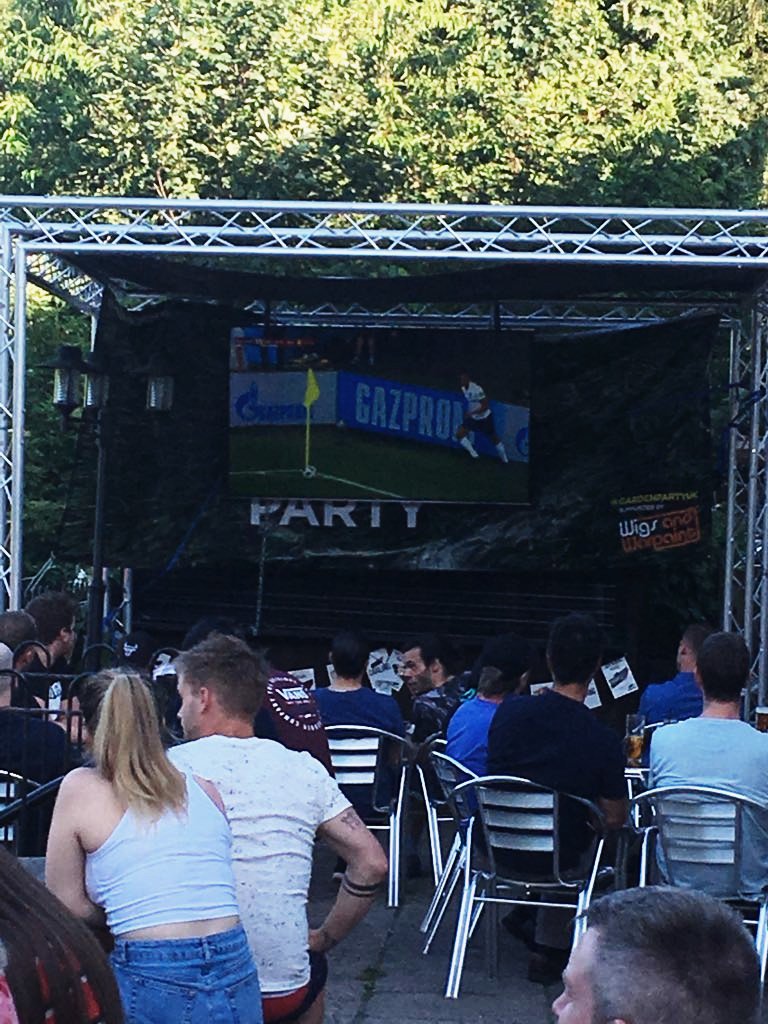 Dam House tweet media