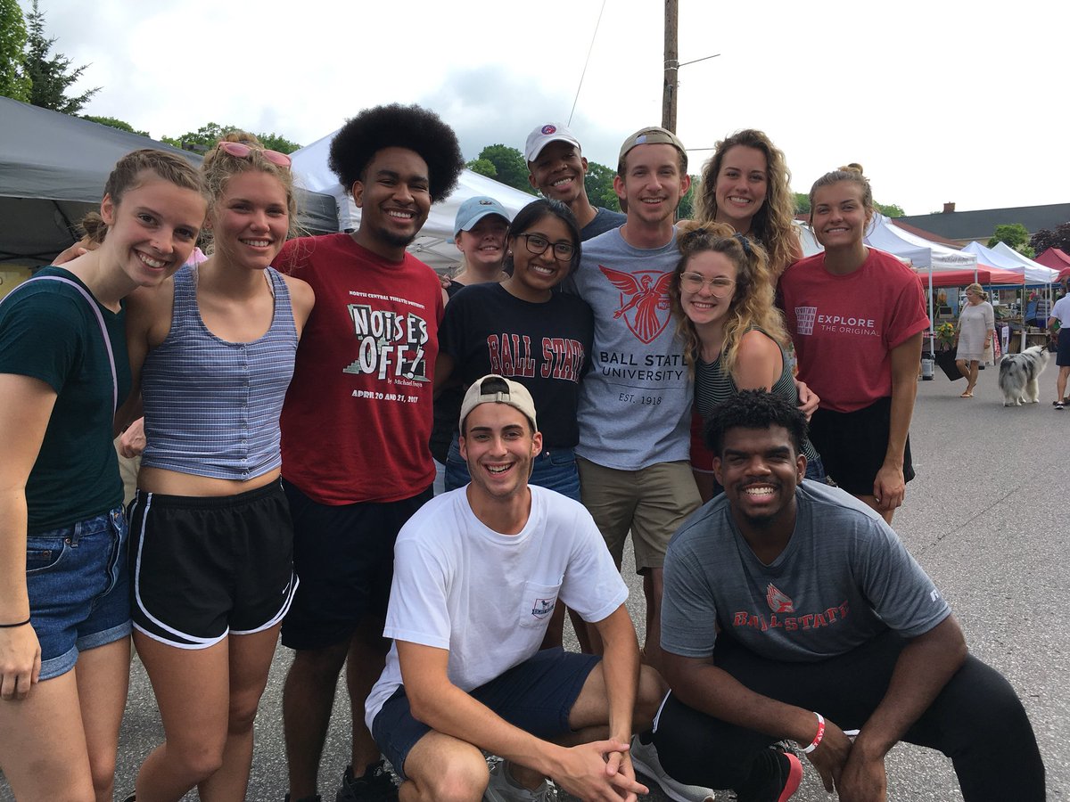 HSmarketmaster's tweet photo. #BallState #freshmanorientation  #harborspringsfarmersmarket https://t.co/RXA9ZFnXjj