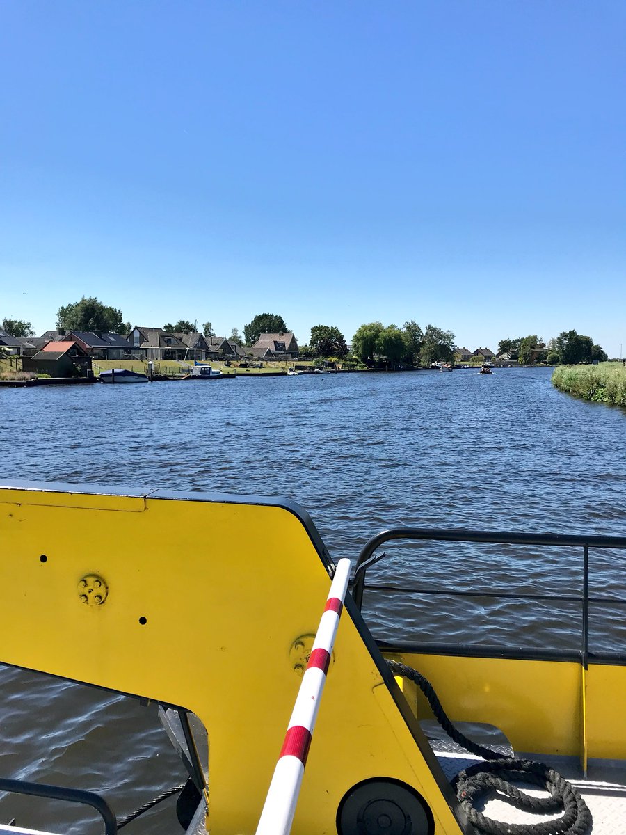Vanmiddag op de pont <a href="/Eemdijk/">Kick</a>. Quote #Marsman: ‘Denkend aan Holland zie ik breede rivieren traag door oneindig laagland gaan’ Prachtige dag! #mooiweer #Nederland