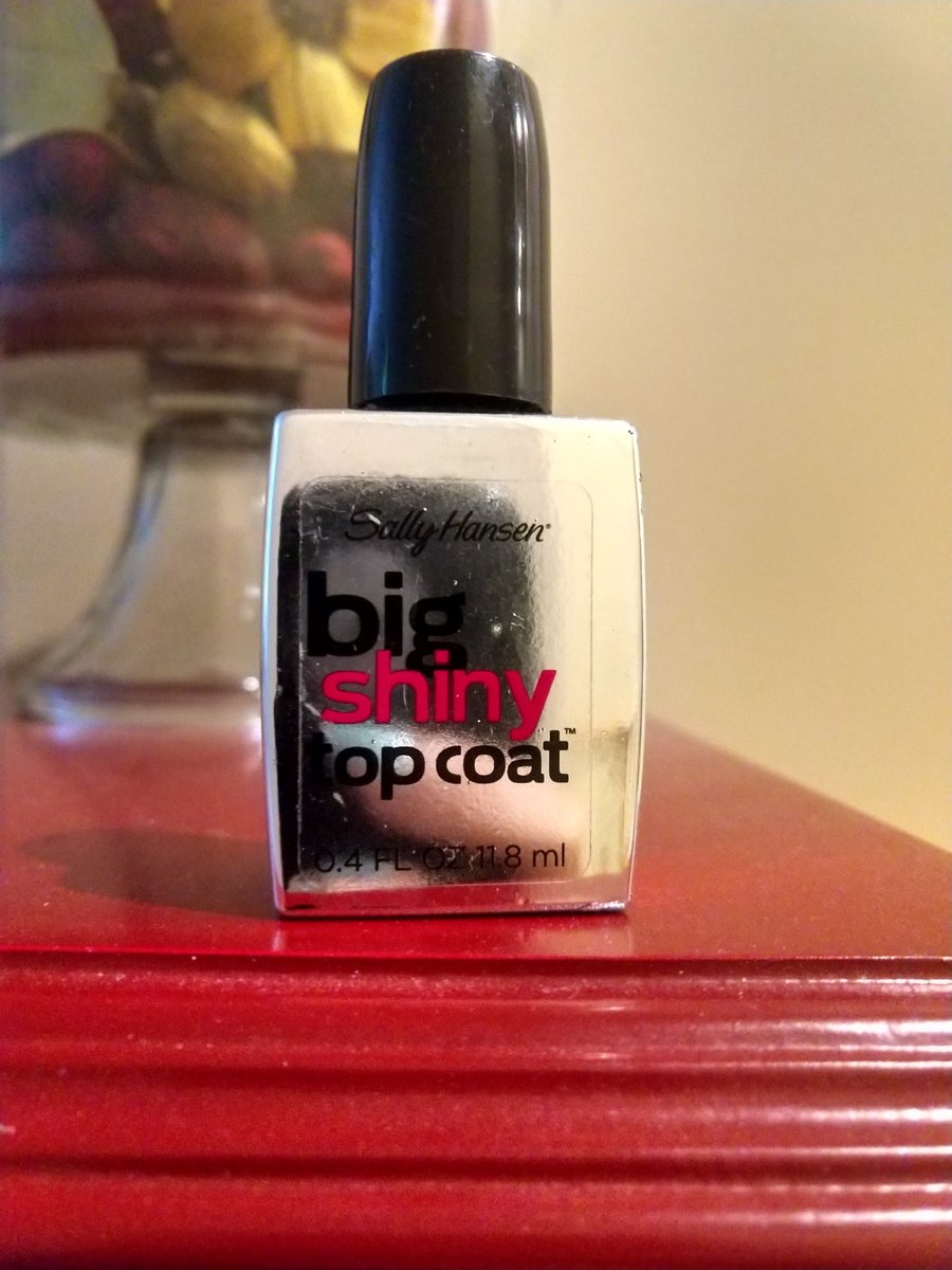 HeyKatieKelly's tweet photo. @courtneybflinn Top coat!  💅 https://t.co/NSs0SzHzWc