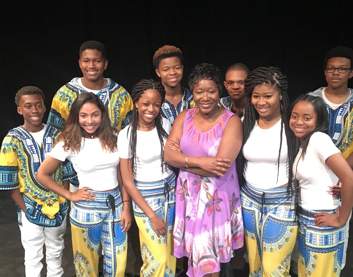 JJBNChapter's tweet photo. Jack &amp; Jill 65th Annual Central Region Teen Conference;  
#JJIATakeover - Award winning @JJBNChapter step team pictured with National Program Director Vara Allen Jones 💗💙 @JackandJillInc @CentralRegionJJ https://t.co/QMfxWE5NF8