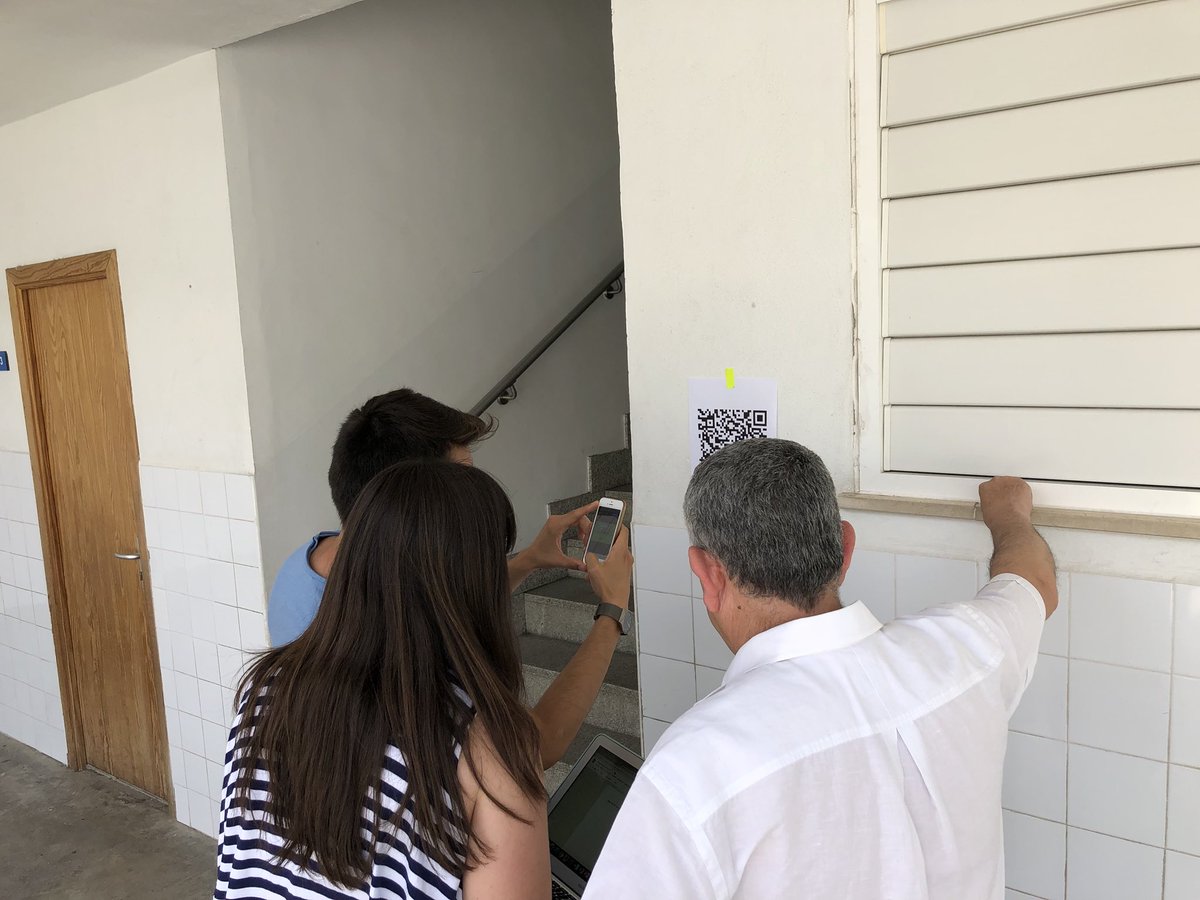 jordicanven's tweet photo. 30 de junio, sábado, calor, vacaciones... Pero los profes de https://t.co/MASAzTAeOQ formándose para empezar el próximo curso a tope. https://t.co/cEE0AAfxsK