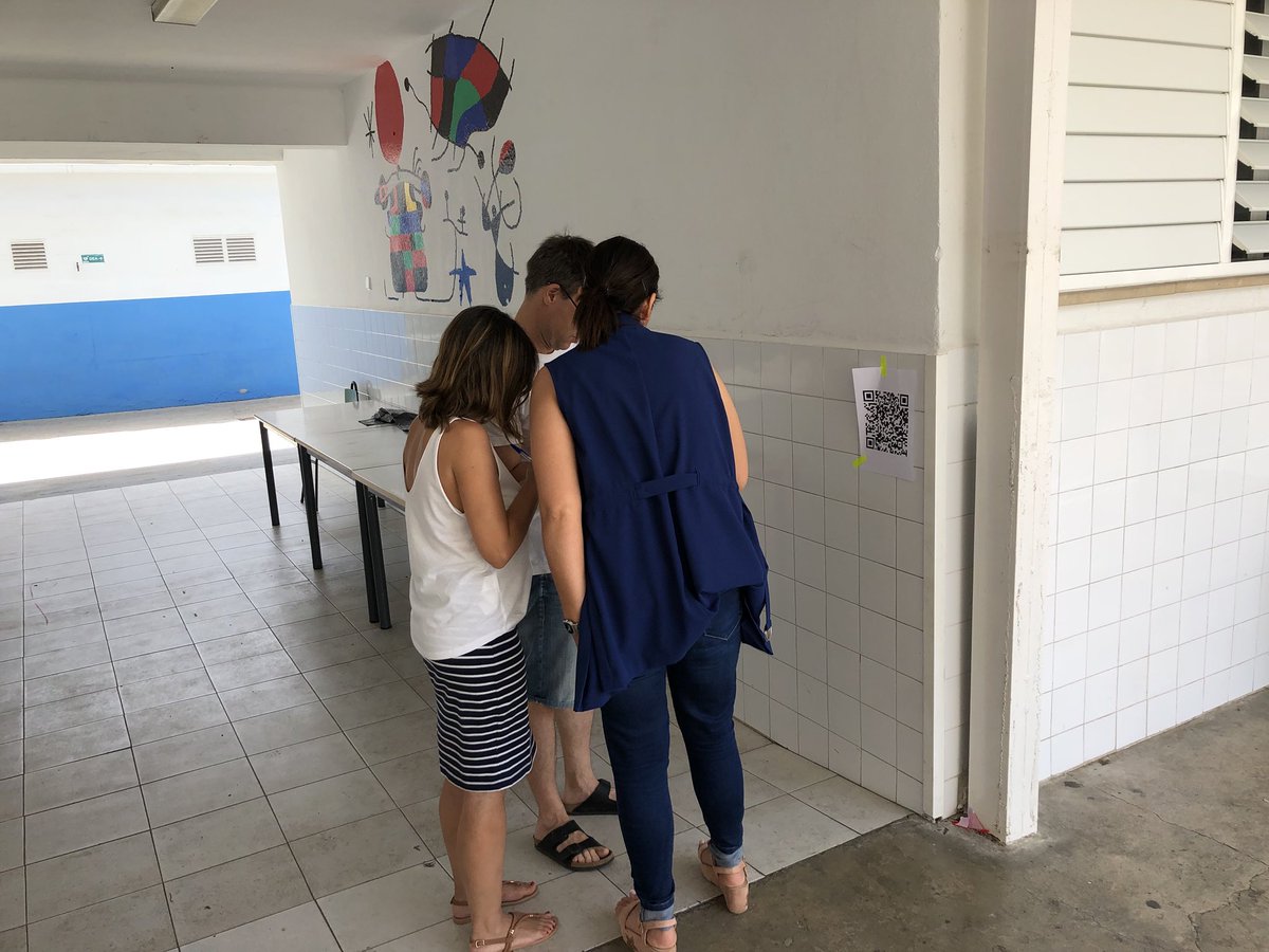 jordicanven's tweet photo. 30 de junio, sábado, calor, vacaciones... Pero los profes de https://t.co/MASAzTAeOQ formándose para empezar el próximo curso a tope. https://t.co/cEE0AAfxsK