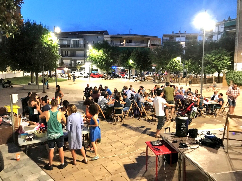 martorell_erc's tweet photo. Ahir vam participar del sopar del CDR de Martorell. Molt ben organitzat i amenitzat. @martorell_erc @ERC_BaixLlobreg #soparantirepressiu #solidaritat #caixaderesistencia #proupressospolítics https://t.co/3rm7ZMOP9r