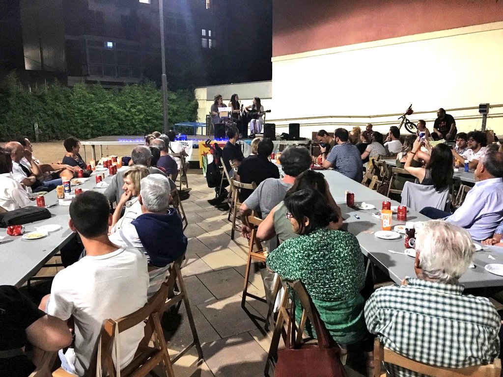 martorell_erc's tweet photo. Ahir vam participar del sopar del CDR de Martorell. Molt ben organitzat i amenitzat. @martorell_erc @ERC_BaixLlobreg #soparantirepressiu #solidaritat #caixaderesistencia #proupressospolítics https://t.co/3rm7ZMOP9r