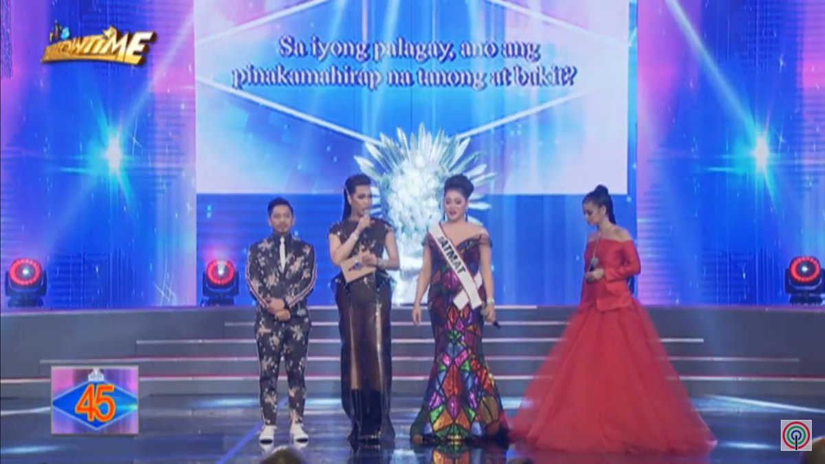 naethan27's tweet photo. May mali,  #MissQandATheFinalAnswer @ABSCBNNews  @ABSCBN @vicegandako  bkit nakaflash ang tanong s screen s final round?  Kung iisang tanong lang ang paglalabanan. Wlaang silbi un headset n nilagay s last 2 ladies.  Please explain. https://t.co/4Br4yH7x6z