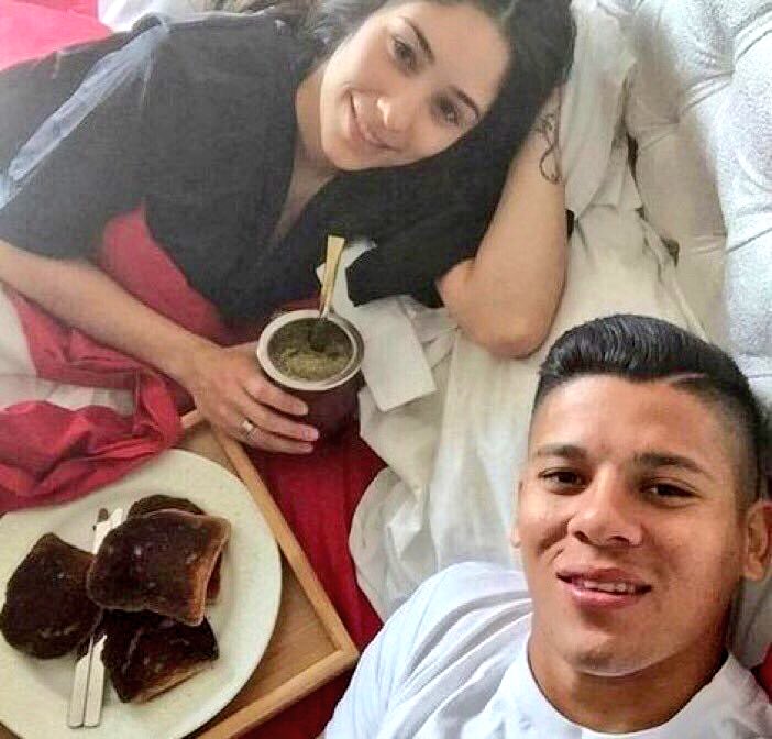 Sporf's tweet photo. 🇦🇷 Things Marcos Rojo CAN do:
✅ Save his country 

🇦🇷 Things Marcos Rojo CAN’T do:
❌ Defend
❌ Make Toast

📝 @Eurosport_UK https://t.co/cQK70dKPyA
