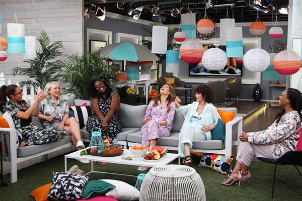 Cityline's tweet photo. What would you do if you discovered your friend was hooking up with your ex? 😱 @thetracymoore + @DinaPugliese + @jessicamulroney @TracypMakeup + @MairlynSmith + @LeighAnnAllaire discuss the 3 principles of universal #girlcode ✨💋 https://t.co/G5NzAwGNLu https://t.co/EnCBeZR1Lq