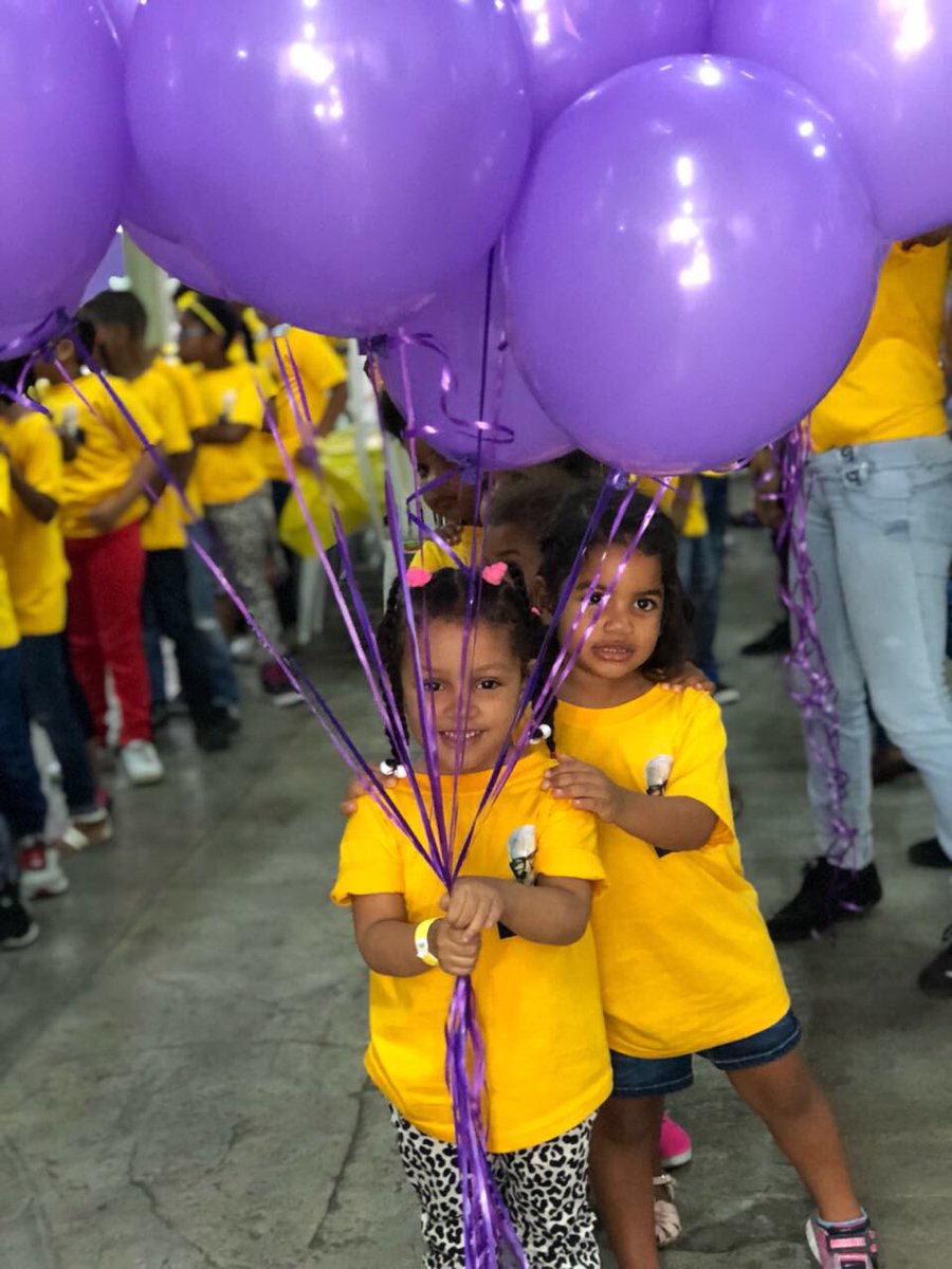 Que felicidad es ver que a estos niños se le transmita los ideales morales de #JuanBosch en #UnDÍaConElMaestro