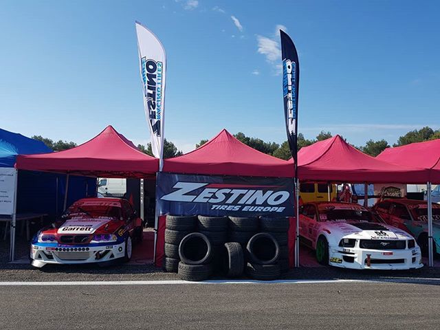 jonathan24drift's tweet photo. Todo preparado y listo para salir a pista en nuestra última carrera en el @driftfrance Con nuestro compañero de equipo @beni66drift

Agradecimientos a nuestros patrocinadores:
-ITS RACING FRANCIA (@Maxwelcamu)
-Hecapo
-@grupoheca
-www.SEMI-SLICKS.com
-A-Plom
-@kingtonytools
… https://t.co/yV02IUrYUv