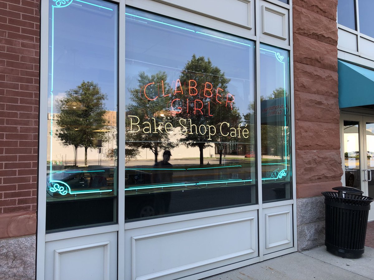 jdouglas4's tweet photo. We can’t go west without stopping at the @clabbergirl bake shop!! Lunch, cookies &amp; some @RexRoastingCo Brickyard Blend Coffee for home! https://t.co/3CN43OdLsv