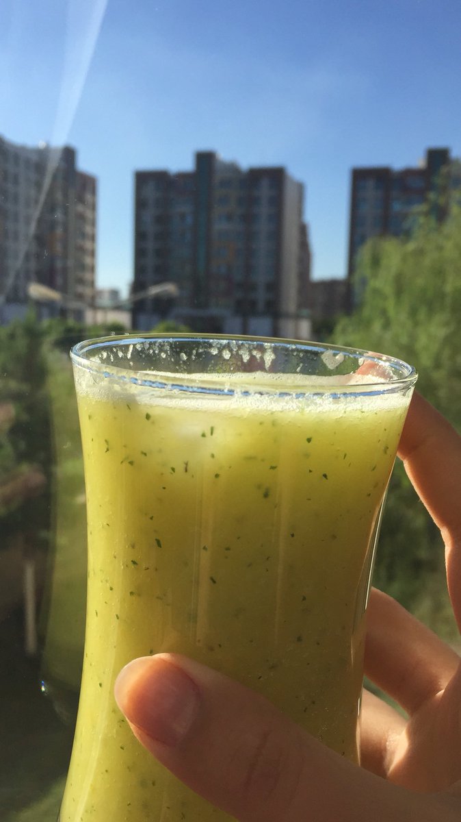 Sen o kadar uğraş, hazırla, iç , kus.. gitti ananaslar zencefiller😭😬