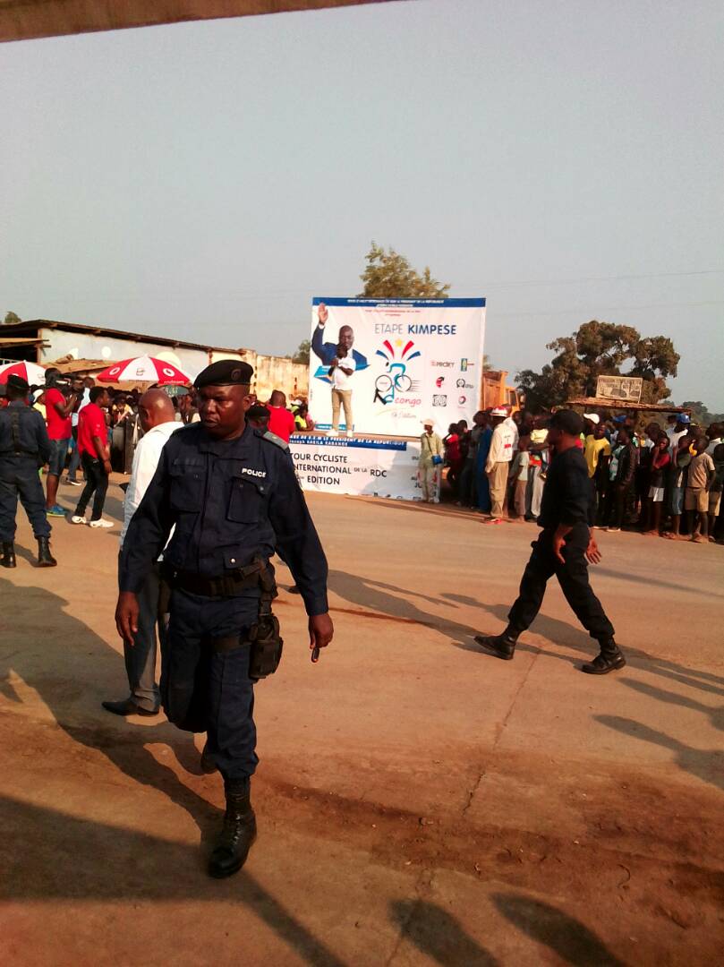 NancyTshiaba's tweet photo. Déjà à kimpese 6eme édition de la tour cycliste de la #RDC en présence du patron du sport congolais S.E.M @Pniango @Niango2017
@minSport2017. Bravo au congolais https://t.co/rSnTB9rnO6
